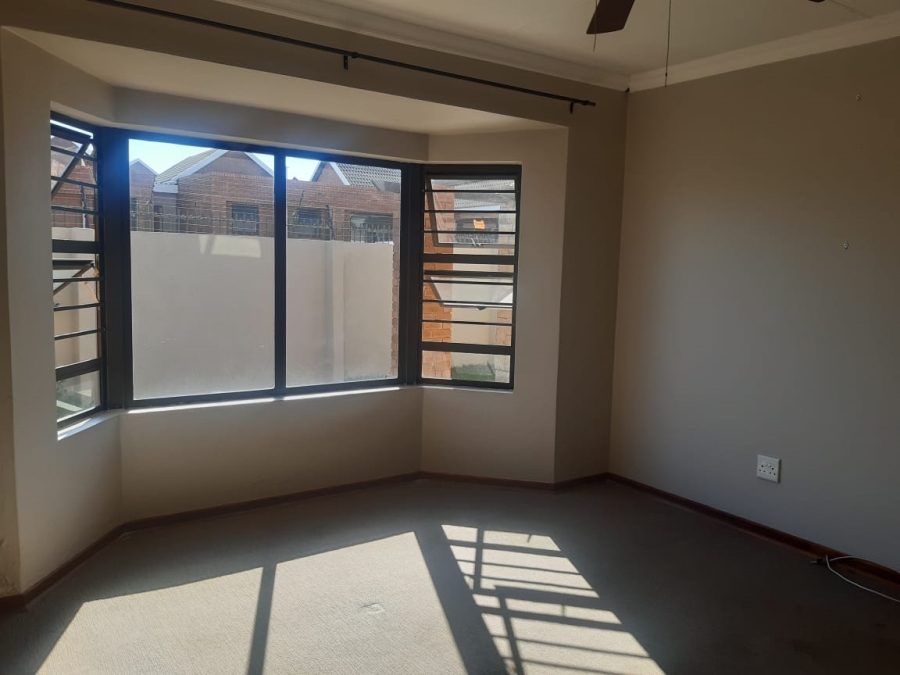 To Let 3 Bedroom Property for Rent in Hillside Free State